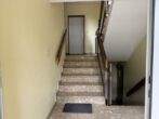 Treppenzugang im Haus zum Personenaufzug - ETW*rückw. ruhige Citylage*TG-Stellpl.*überd. Balkon*Kellerr. – zur Selbstnutzung oder Kapitalanlage