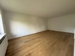 Blick v. d. Loggia ins Wohnzimmer - ETW*rückw. ruhige Citylage*TG-Stellpl.*überd. Balkon*Kellerr. – zur Selbstnutzung oder Kapitalanlage