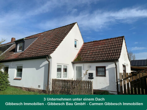 Handwerker aufgepasst – sanierungsbedürftige DHH auf 831 m² Grundstück in ruhiger Lage, 22926 Ahrensburg, Doppelhaushälfte