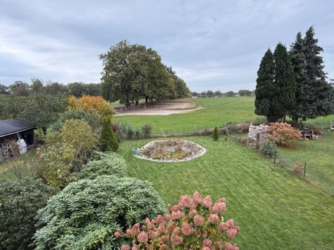 ! Neu renoviert ! DHH mit großem Grundstück und Blick über Pferdekoppeln *Doppelcarport*Teikeller, 22941 Jersbek / Timmerhorn, Doppelhaushälfte