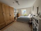 Zimmer OG - Top gepflegt * Vollkeller m. Kelleraußenzugang*großz. S/W-Grdstr. ca. 462 m² *2 Carport´s + Außenpl.
