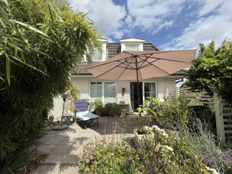 Top gepflegt*großz. S/W-Terrasse*Vollkeller*Carports*schöne Raumauftlg.*in grüner beliebter Wohnlage, 22941 Bargteheide, Doppelhaushälfte