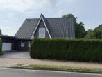 Eingang - Energieunabhängiges & modernes Einfamilienhaus mit Blick ins Grüne – Garage + Carport