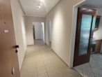 Flur - Zentral gelegene 3-Zimmer-ETW mit zwei Balkonen & TG-Stellplatz – alles bequem zu Fuß erreichbar
