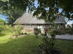 Bild - 1.232 m² Grdstck. * liebevoll restaur. Fachwerkhaus * zentral u. dennoch idyllischer Garten* Carport
