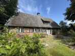 Bild - 1.232 m² Grdstck. * liebevoll restaur. Fachwerkhaus * zentral u. dennoch idyllischer Garten* Carport