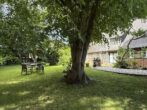 Bild - 1.232 m² Grdstck. * liebevoll restaur. Fachwerkhaus * zentral u. dennoch idyllischer Garten* Carport