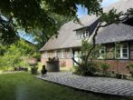 Bild - 1.232 m² Grdstck. * liebevoll restaur. Fachwerkhaus * zentral u. dennoch idyllischer Garten* Carport