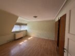 Zimmer DG - ! Handwerker aufgepasst ! sanierungsbedürftig mit Potential – DHH mit Nebengebäuden und Garage